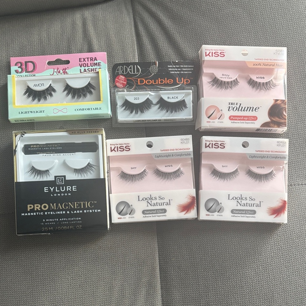 ❤️Kiss Eyelash Collection with Black and White Tones